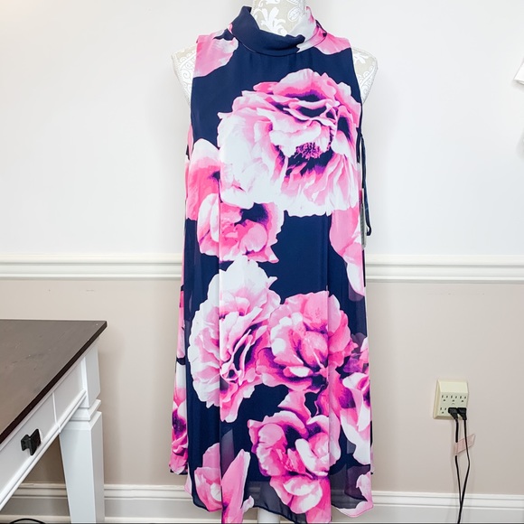 Eliza J Dresses & Skirts - Flowing high neck floral dress